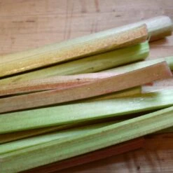 'Victoria' Rhubarb Plant 7 'Victoria' Rhubarb Plant -Soft Fruit Paradise VEG0187 3